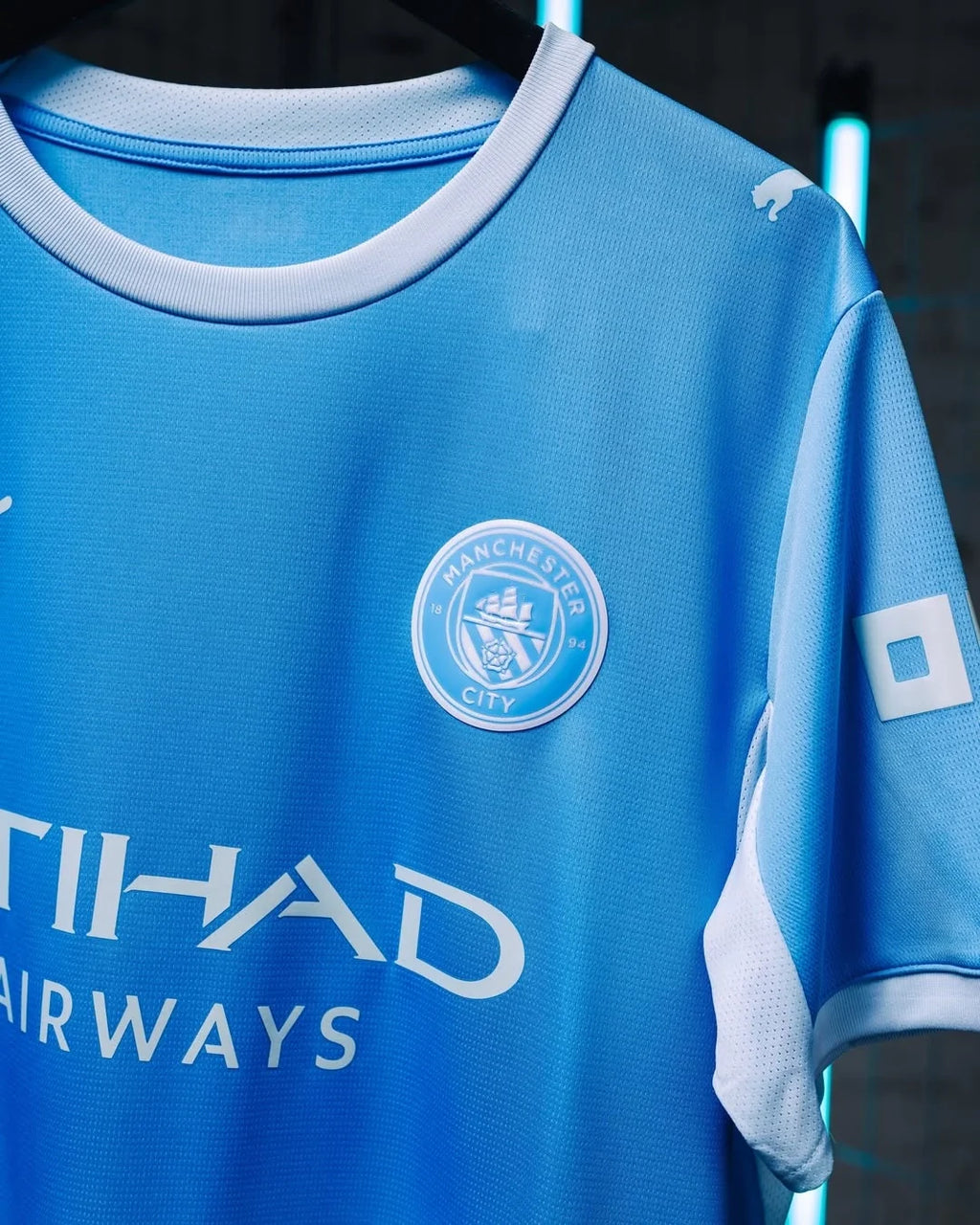 Manchester City Home Jersey 2026-27 Fan Version in Sky Blue with Team Logo and Sponsor Design